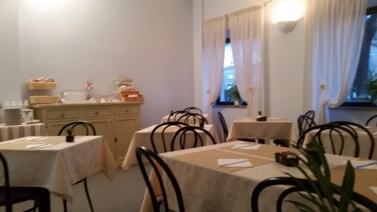 Hotel La Piccola Stazione Торріта-ді-Сьєна Екстер'єр фото